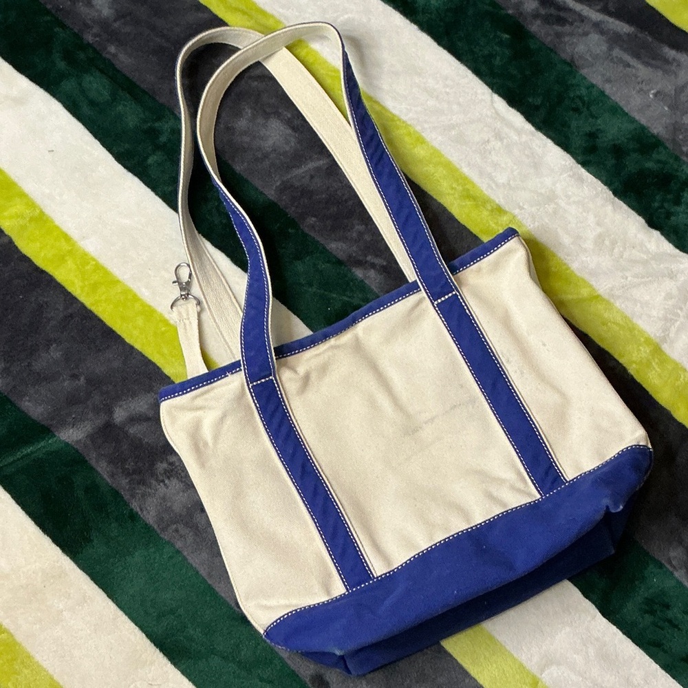 Lands' End Canvas Tote in Cream with Blue Trim - Picture 10 of 13